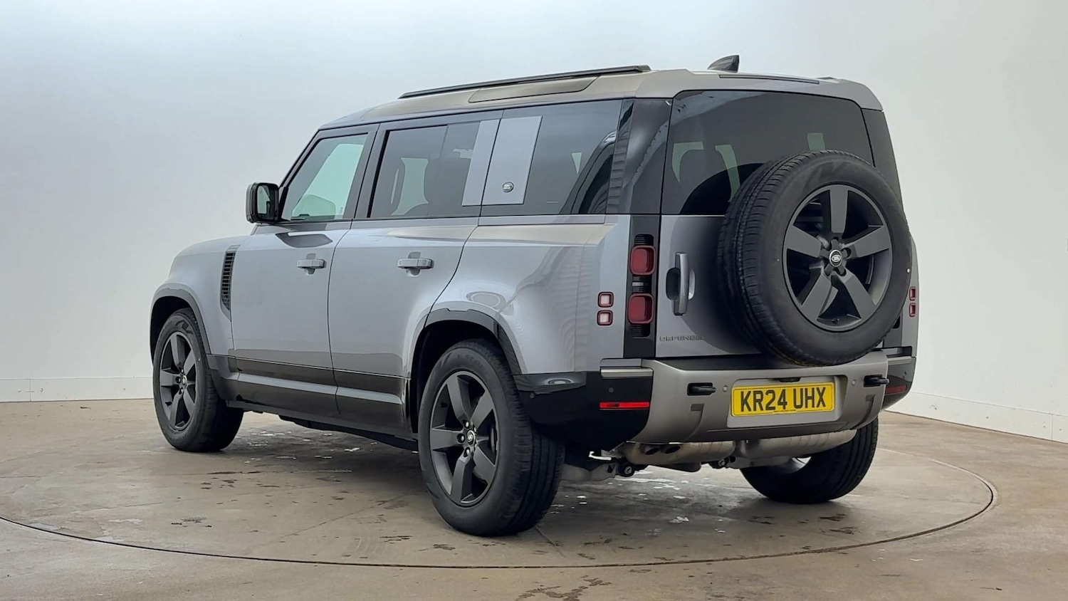 Used Land Rover Defender 2024 for sale - 76460266: Photo 2