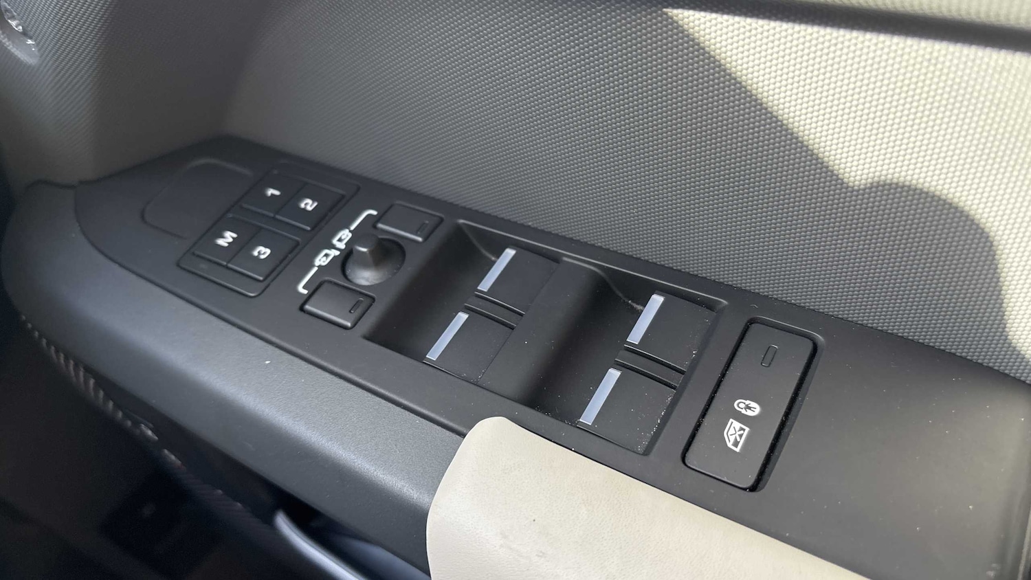 Used Land Rover Defender 2024 for sale - 76460266: Photo 21