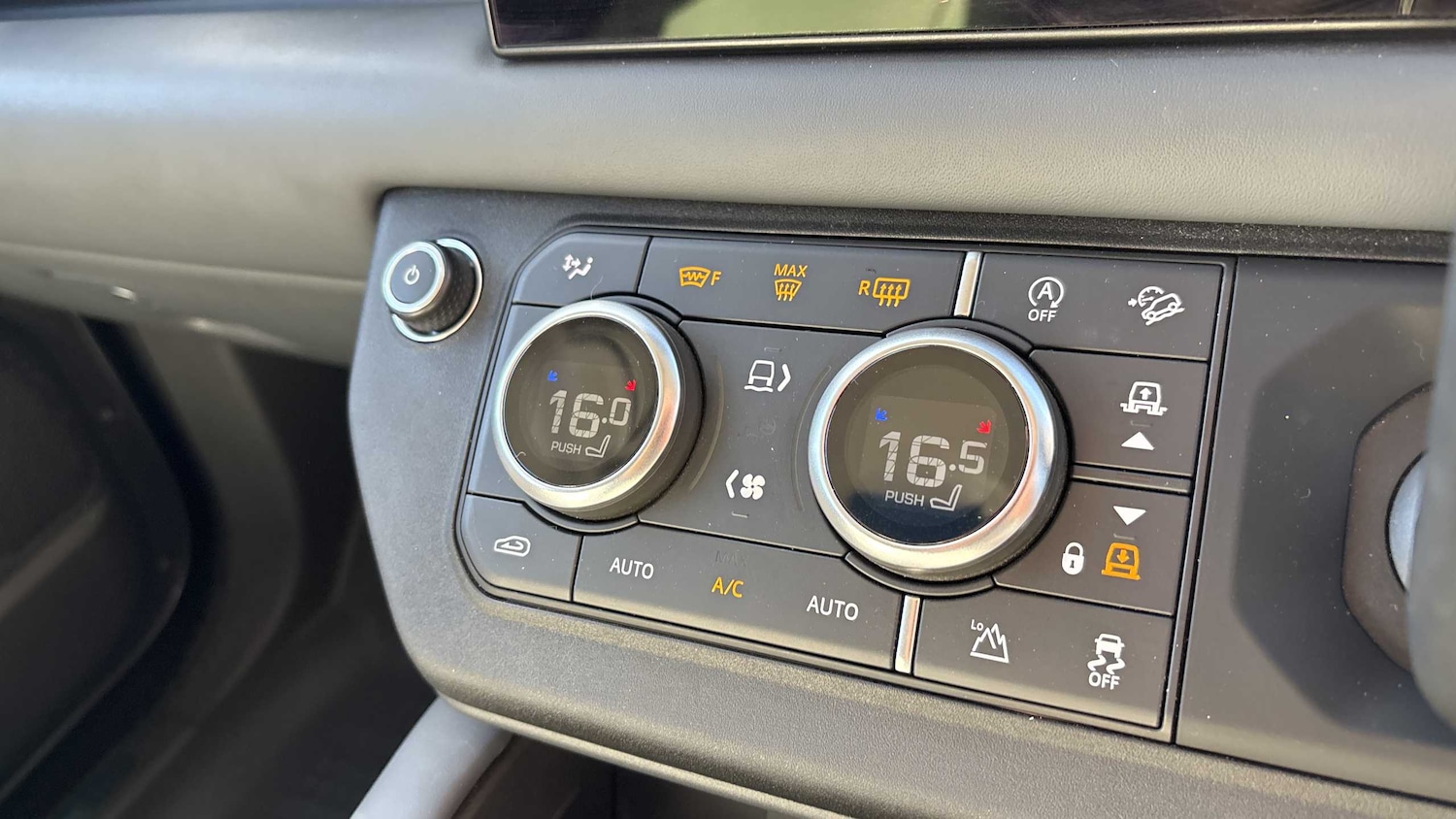 Used Land Rover Defender 2024 for sale - 76460266: Photo 26