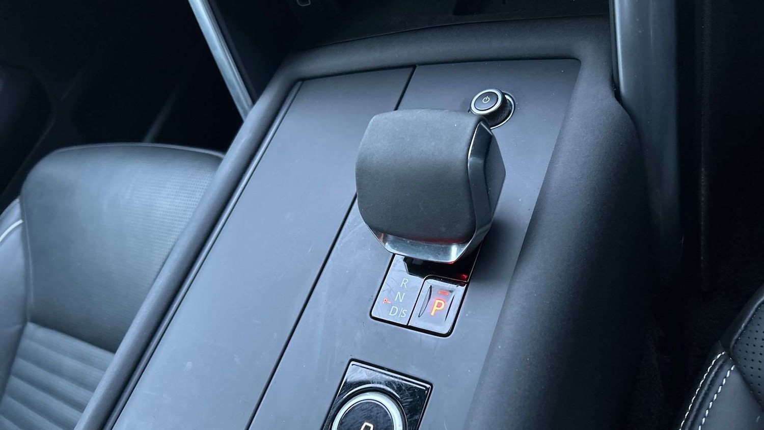 Used Land Rover Discovery 2024 for sale - 76515571: Photo 13