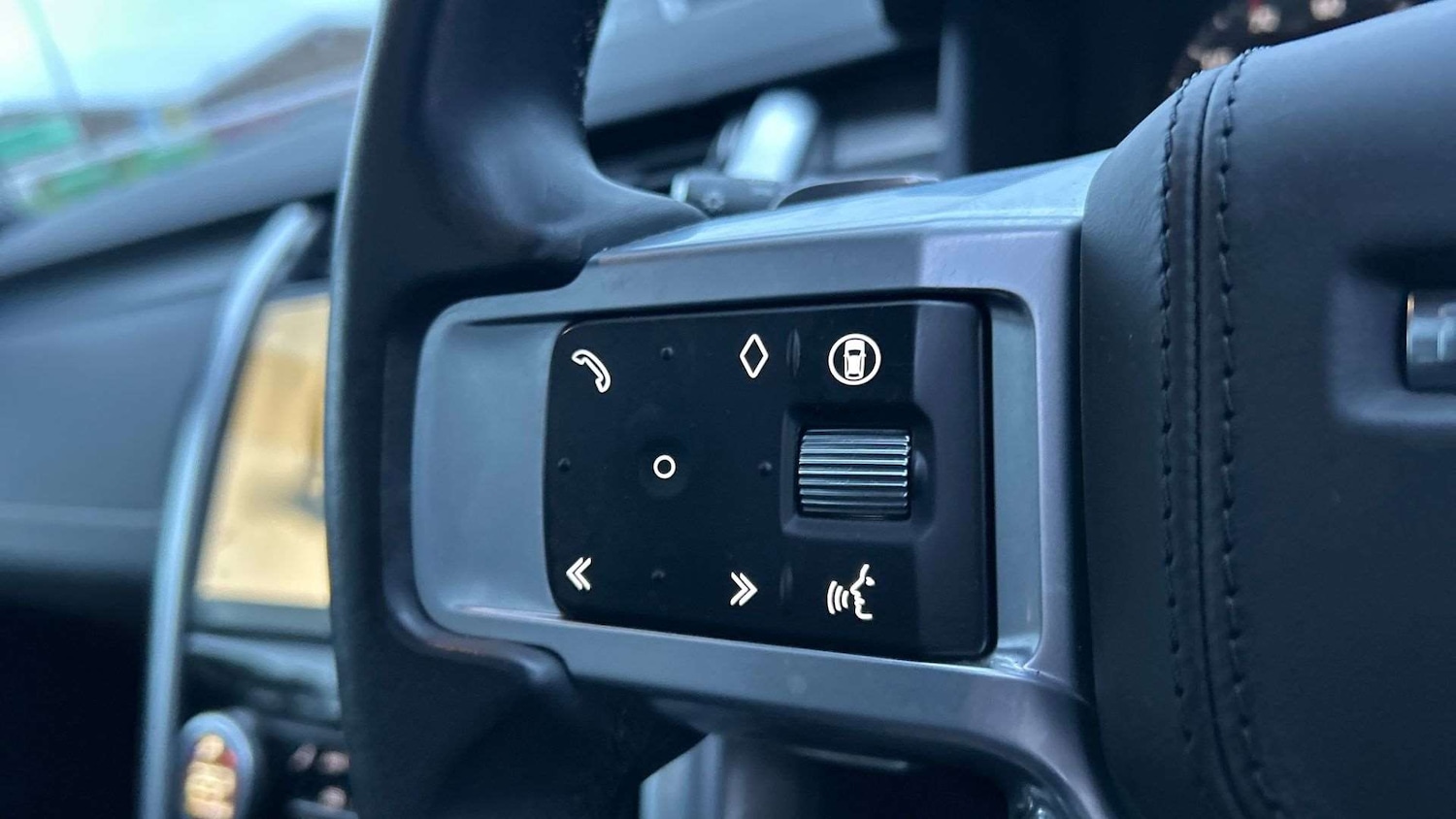 Used Land Rover Discovery 2024 for sale - 76515571: Photo 35