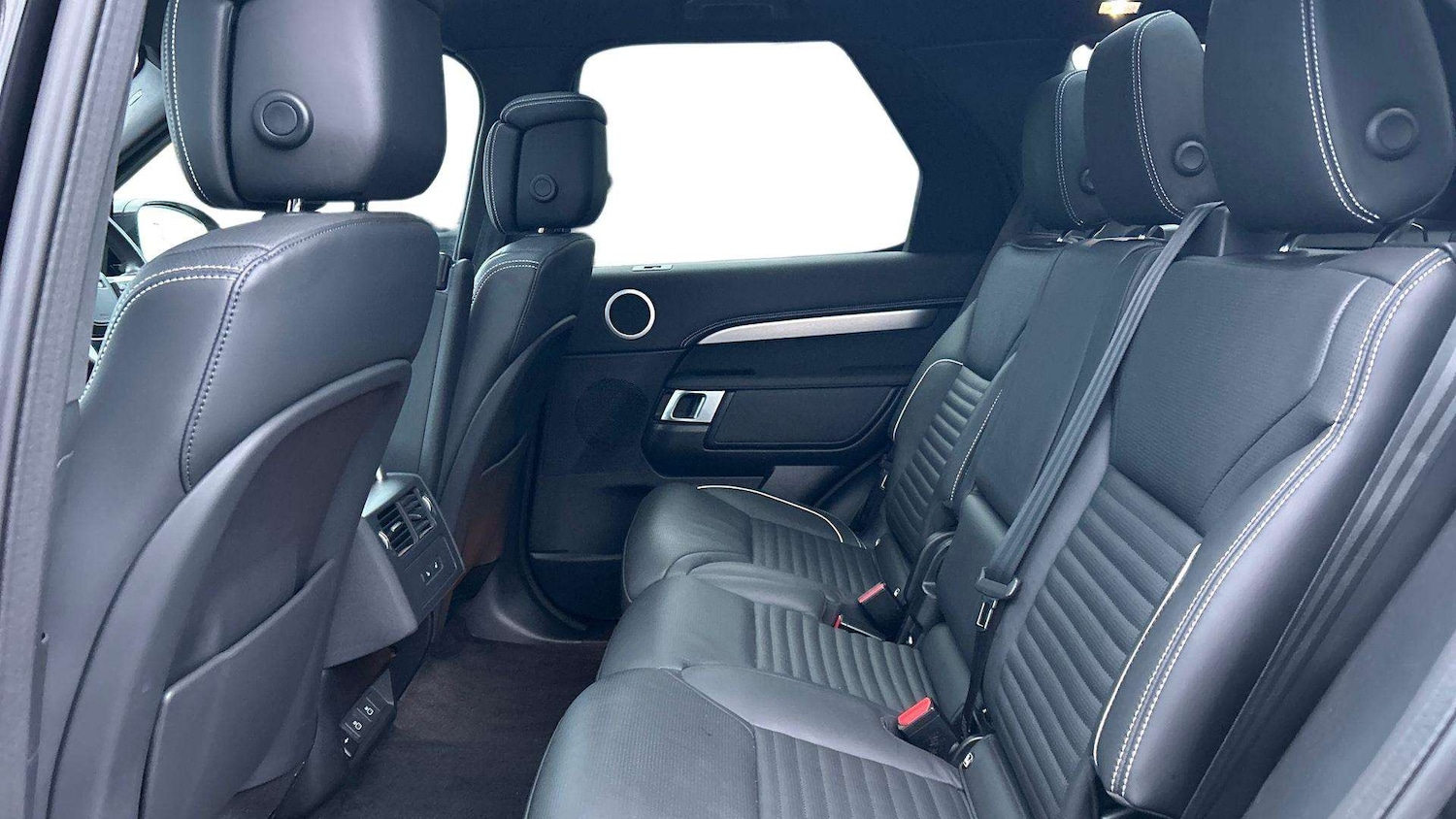 Used Land Rover Discovery 2024 for sale - 76515571: Photo 4