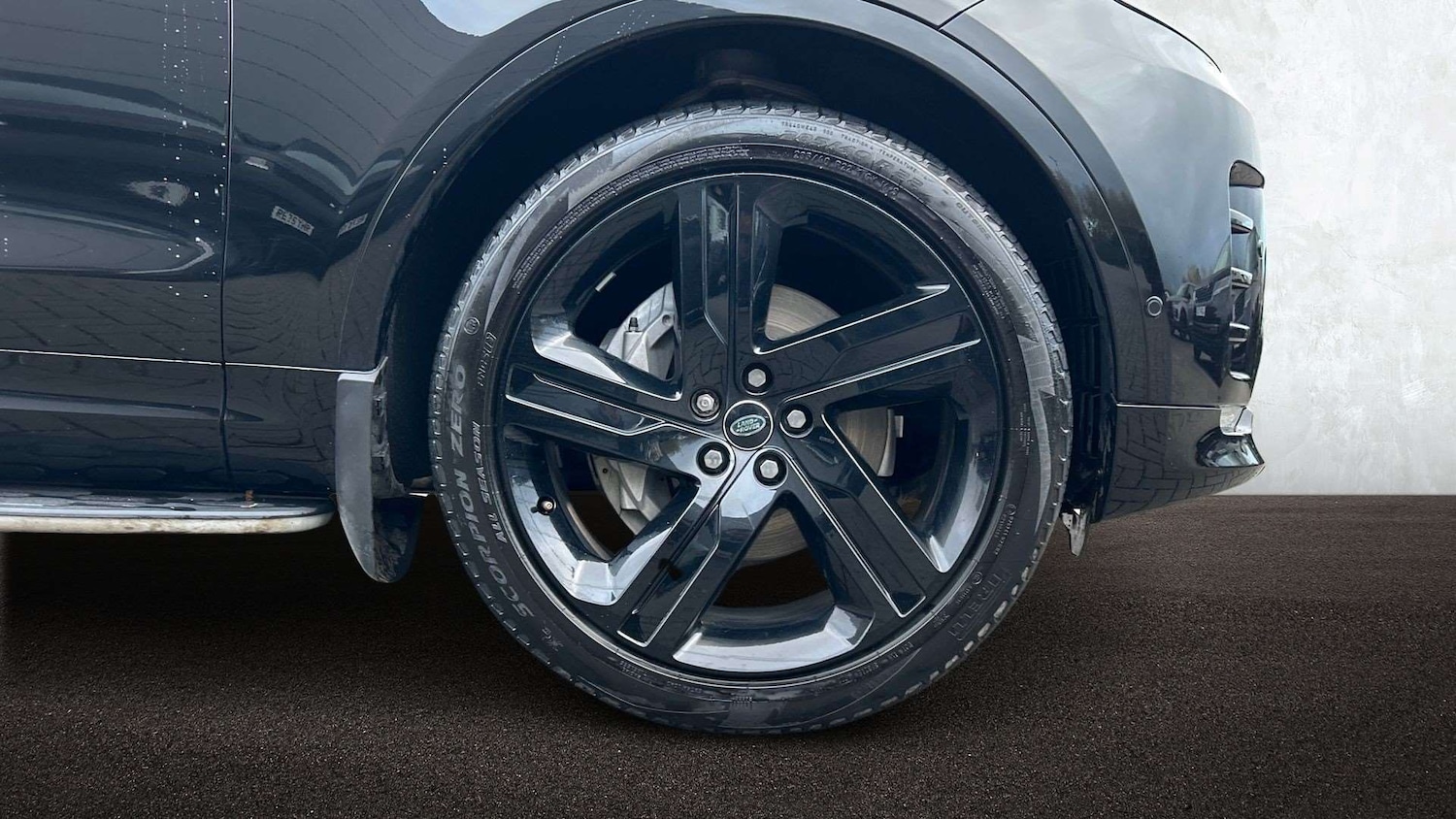 Used Land Rover Discovery 2024 for sale - 76515571: Photo 8