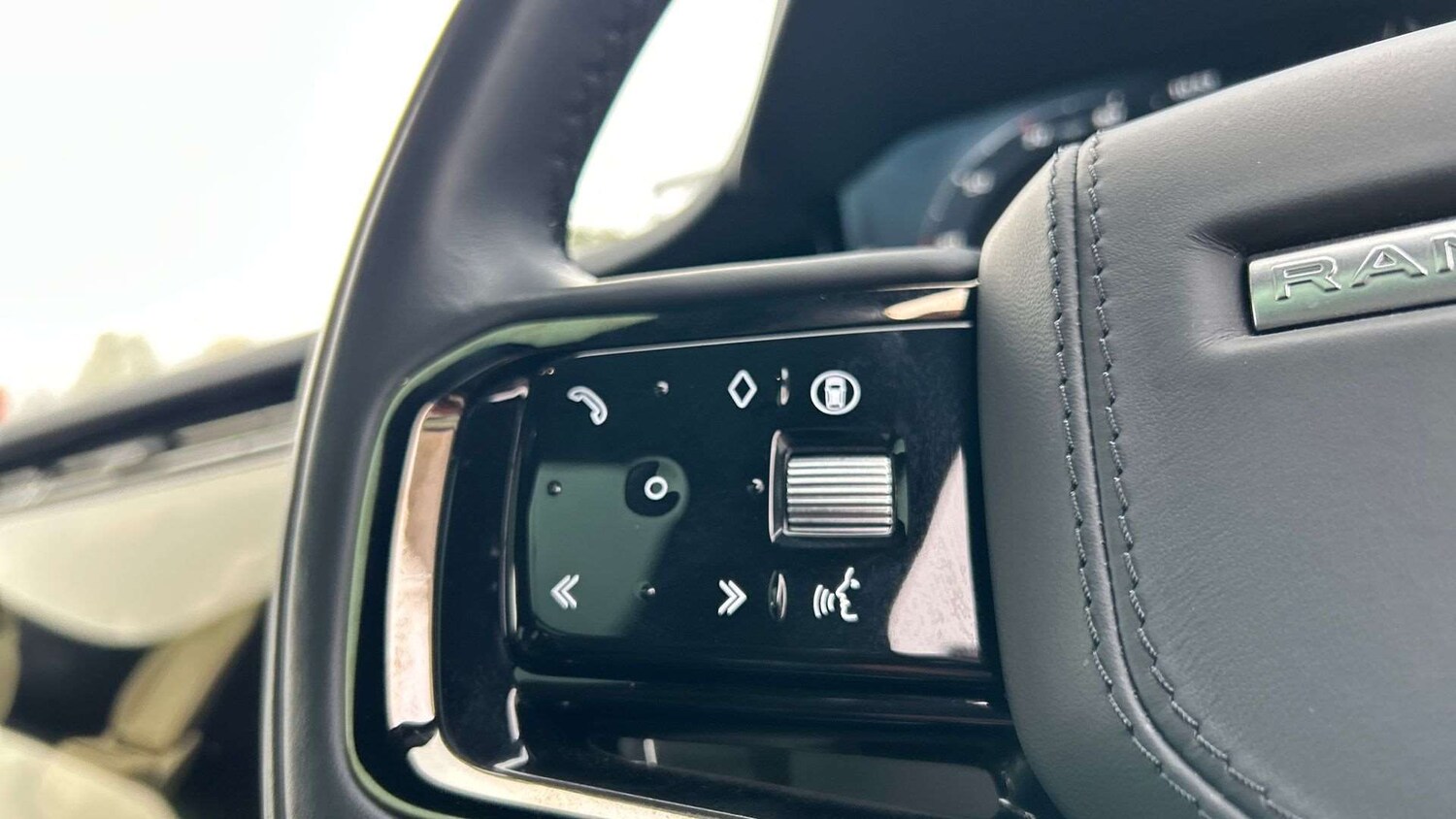 Used Land Rover Range Rover Sport 2024 for sale - 76732400: Photo 35