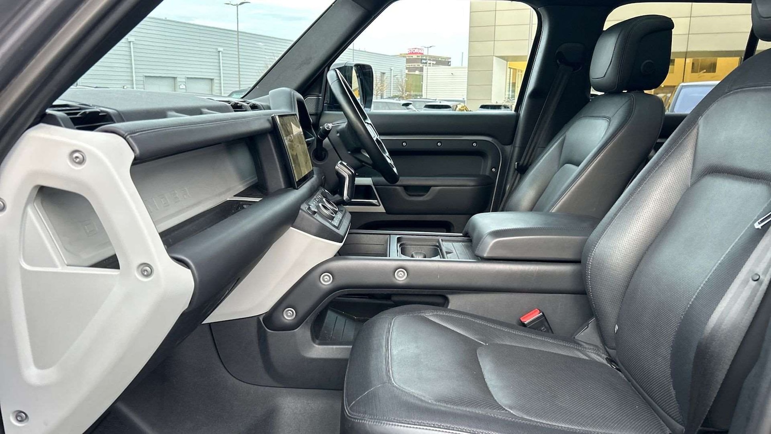 Used Land Rover Defender 2022 for sale - 76460286: Photo 3