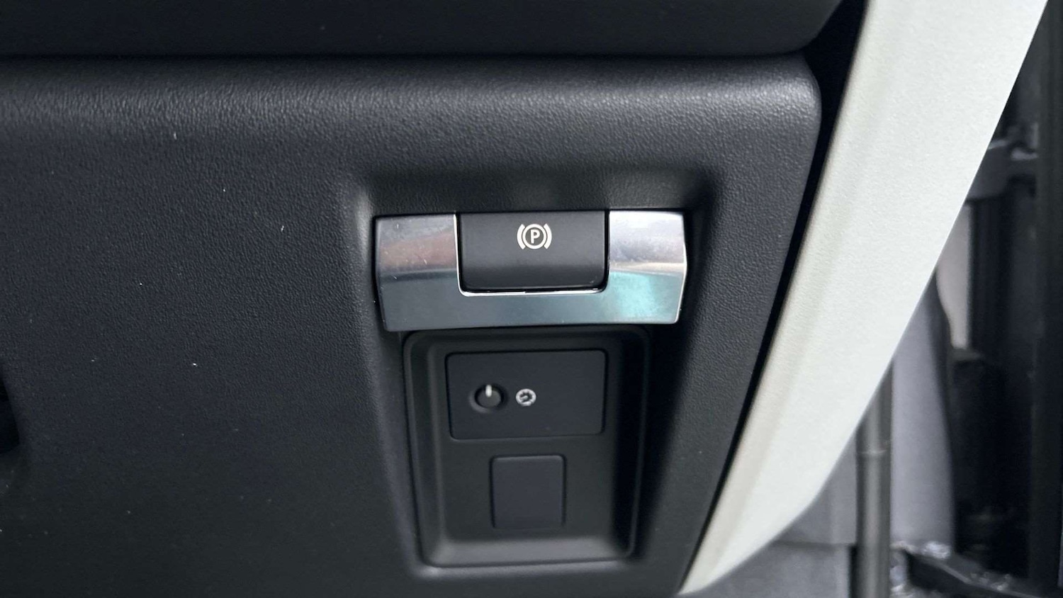 Used Land Rover Defender 2022 for sale - 76460286: Photo 33