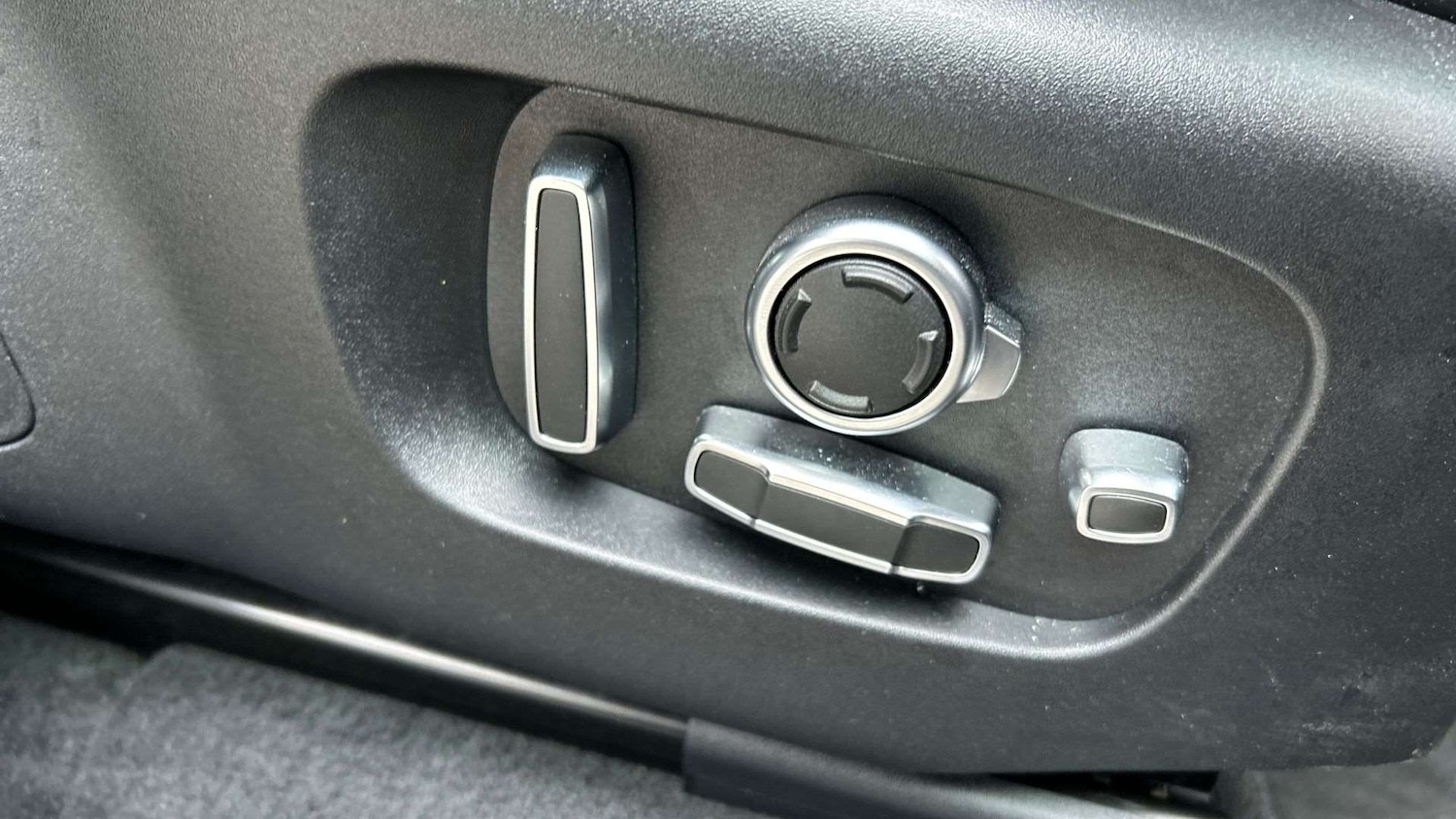 Used Land Rover Range Rover Velar 2024 for sale - 76460517: Photo 34