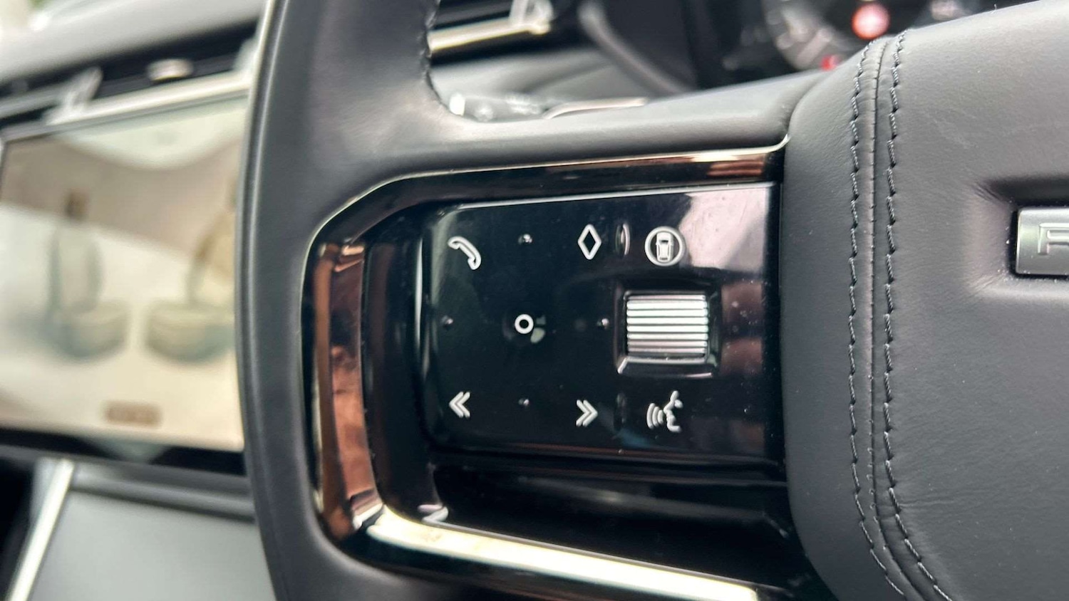 Used Land Rover Range Rover Velar 2024 for sale - 76460517: Photo 35