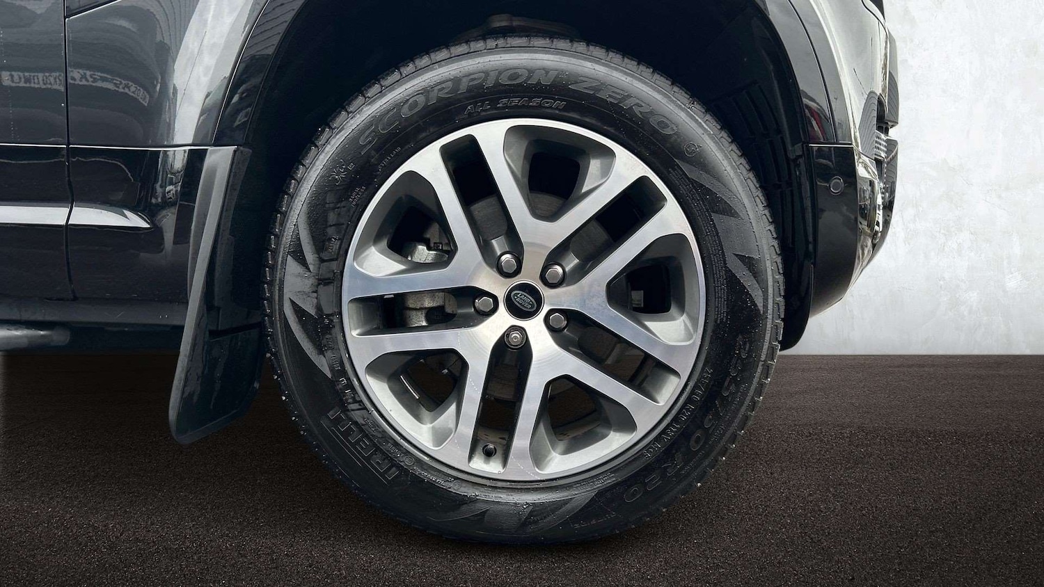 Used Land Rover Defender 2022 for sale - 76553147: Photo 8