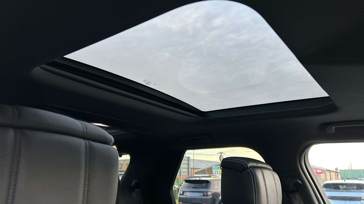 Used Land Rover Discovery 2024 for sale - 76718094: Photo 21