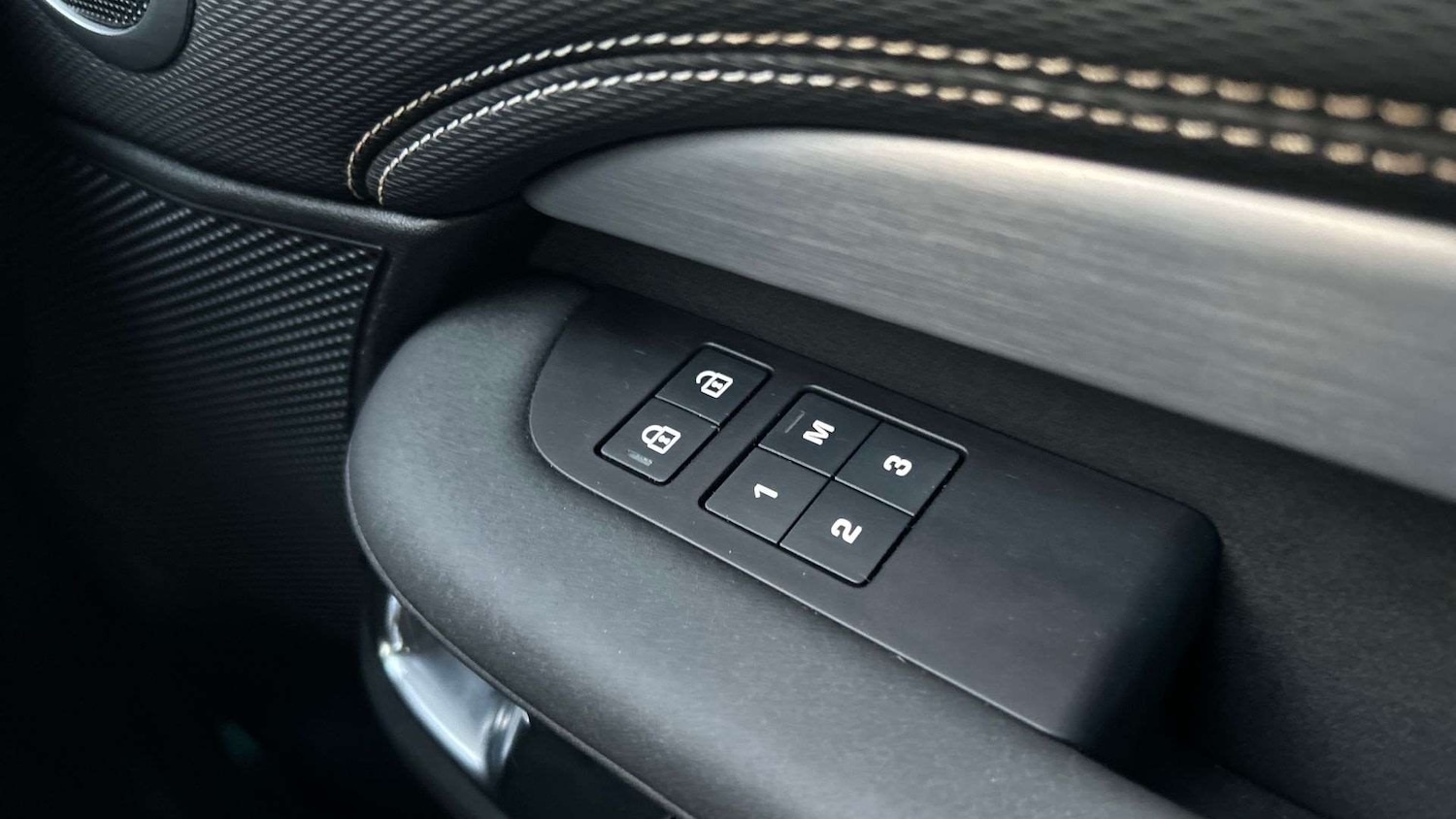 Used Land Rover Discovery 2024 for sale - 76718094: Photo 25