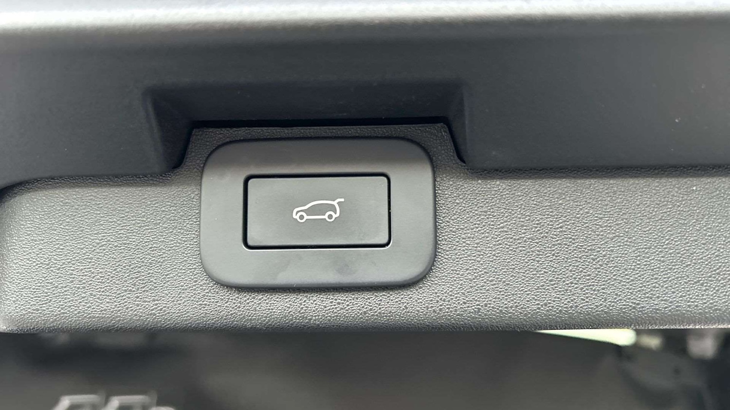 Used Land Rover Discovery 2024 for sale - 76718094: Photo 30