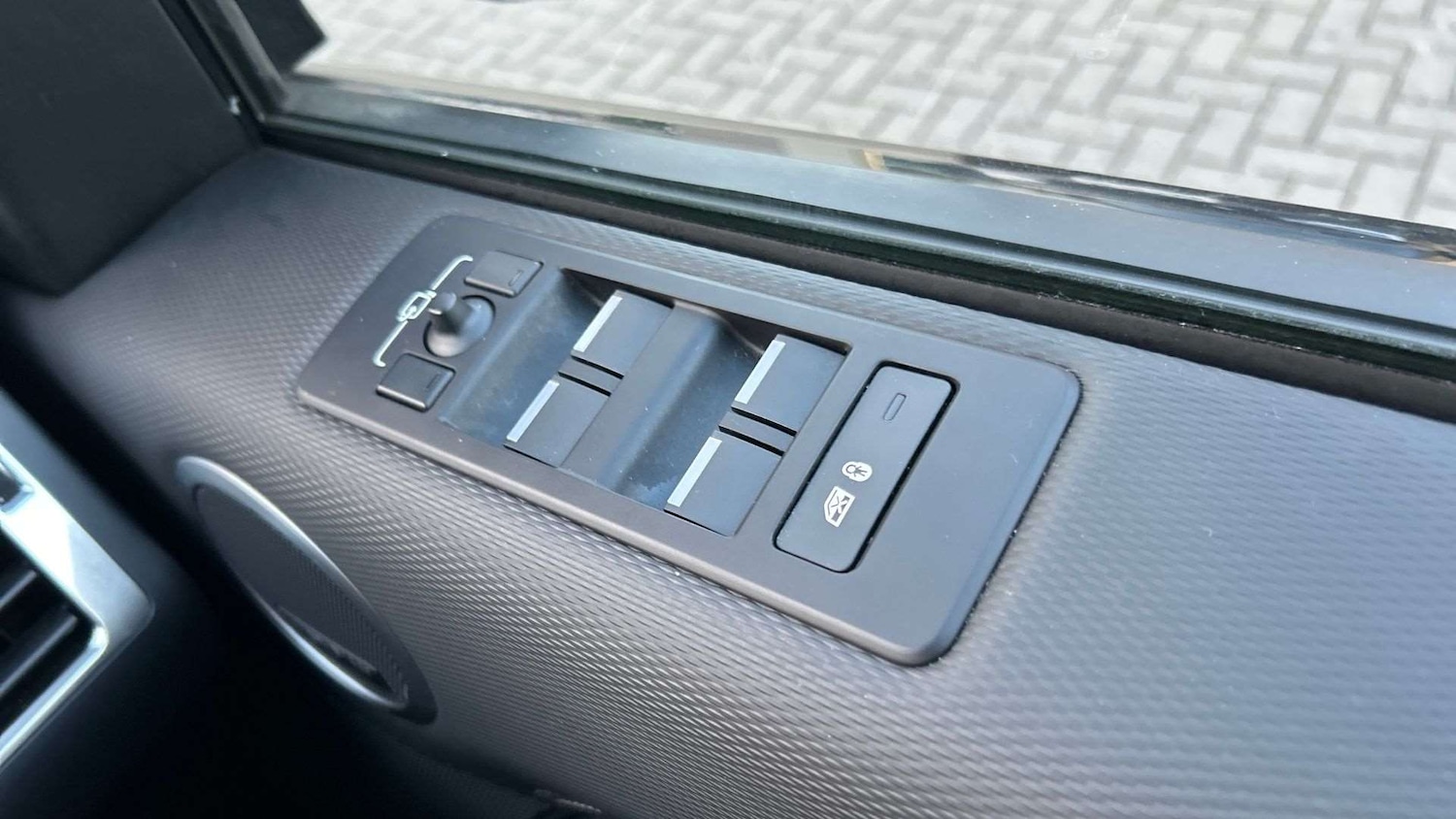 Used Land Rover Discovery 2024 for sale - 76718094: Photo 32