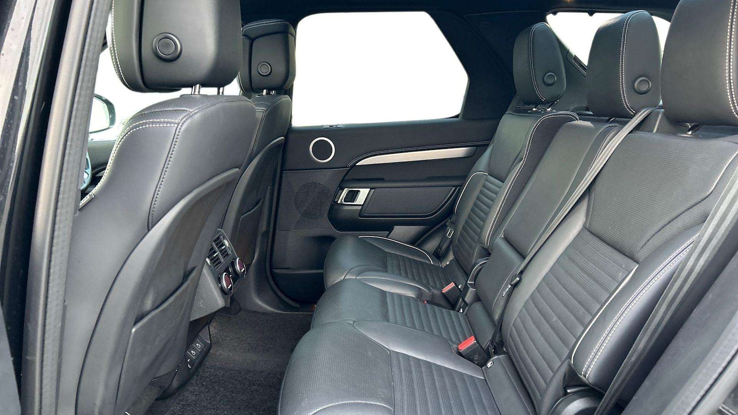 Used Land Rover Discovery 2024 for sale - 76718094: Photo 4