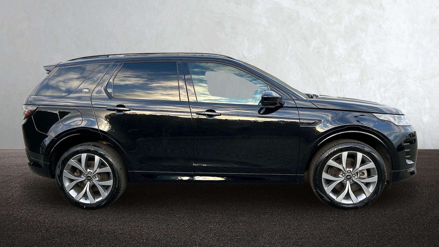 Used Land Rover Discovery Sport 2024 for sale - 76746050: Photo 5