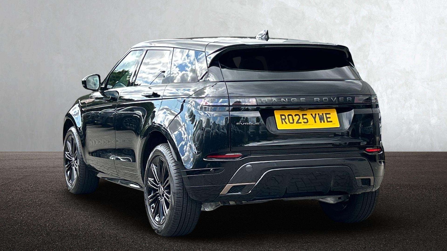 Used Land Rover Range Rover Evoque 2025 for sale - 76460670: Photo 2