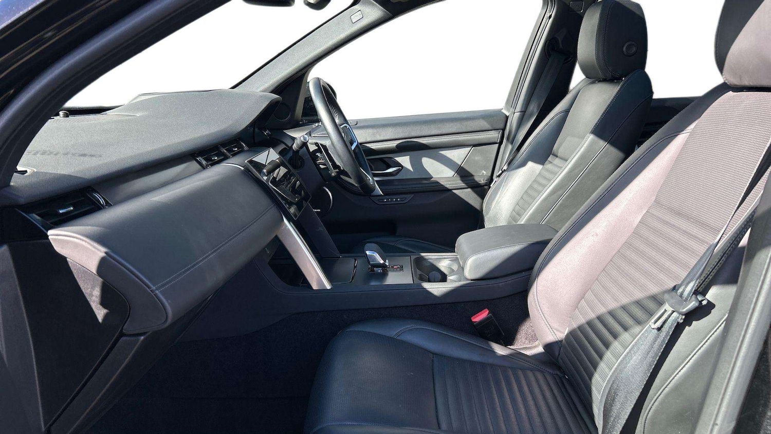 Used Land Rover Discovery Sport 2024 for sale - 76459881: Photo 3