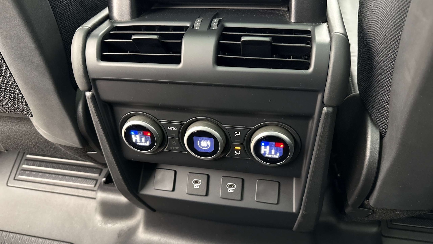 Used Land Rover Defender 2024 for sale - 78052147: Photo 18