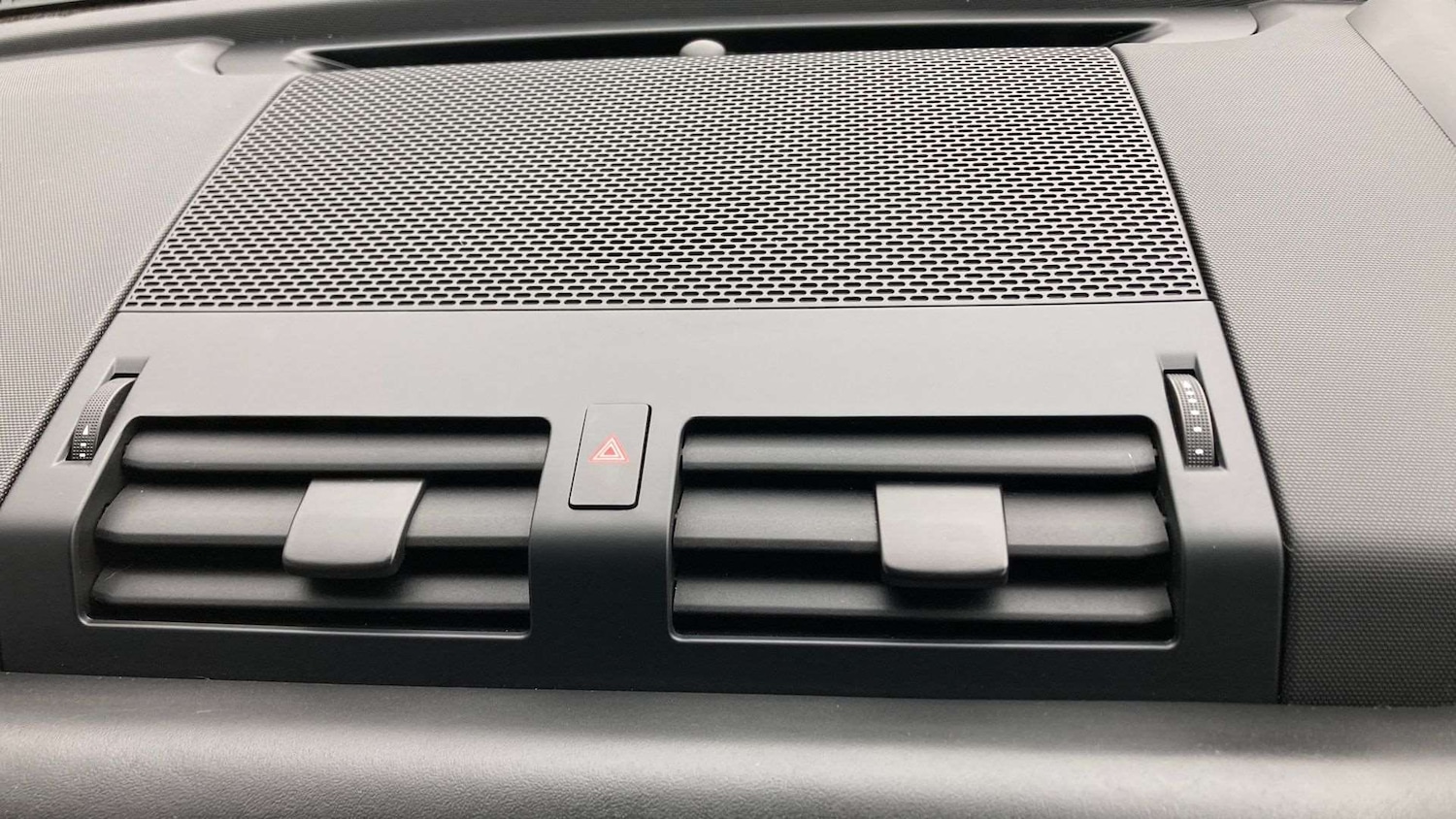 Used Land Rover Defender 2024 for sale - 78052147: Photo 30