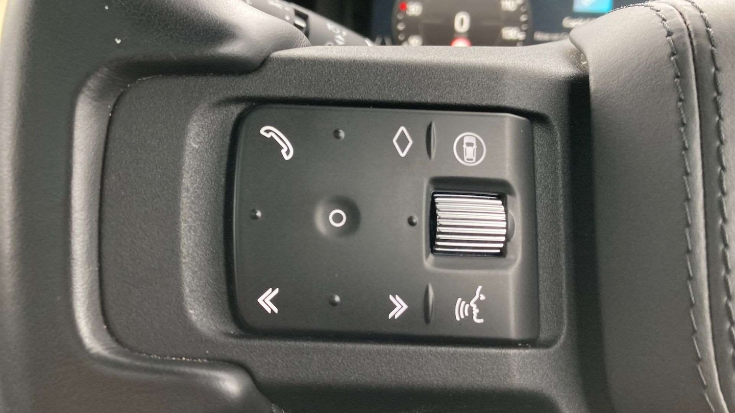 Used Land Rover Defender 2024 for sale - 78052147: Photo 32