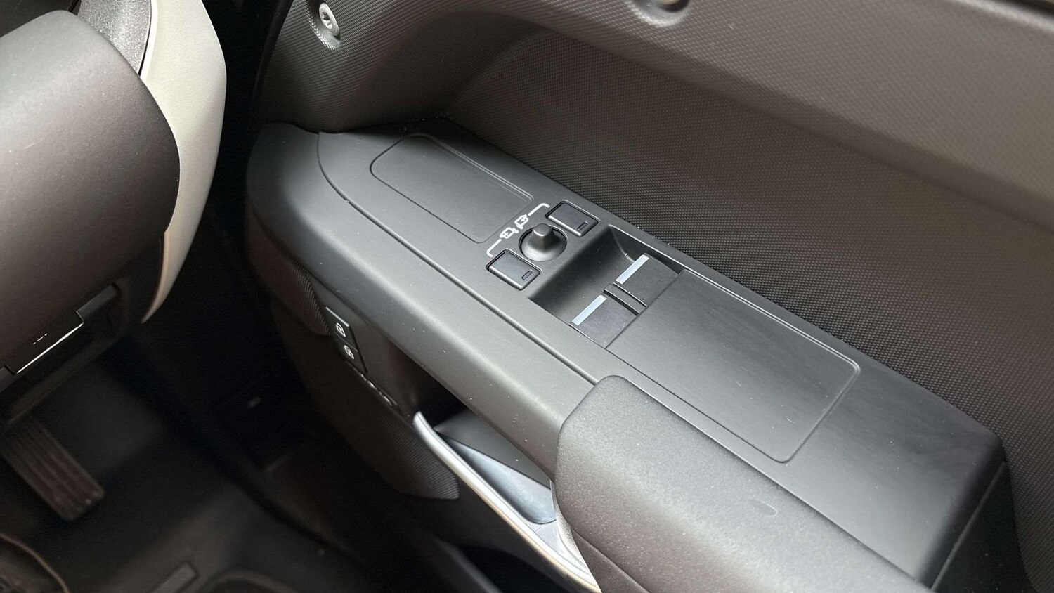 Used Land Rover Defender 2024 for sale - 77373719: Photo 24