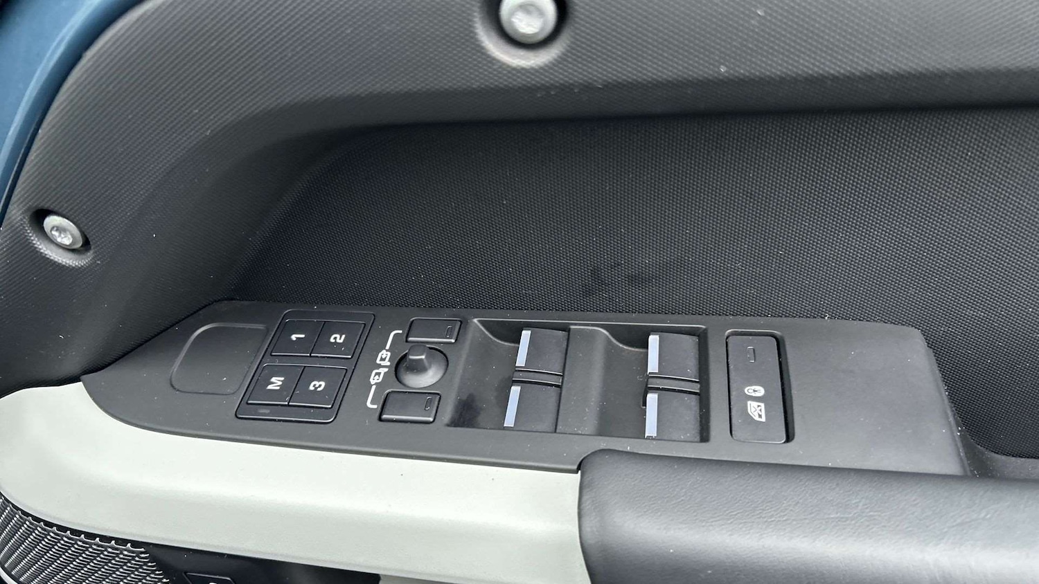 Used Land Rover Defender 2023 for sale - 77257332: Photo 25