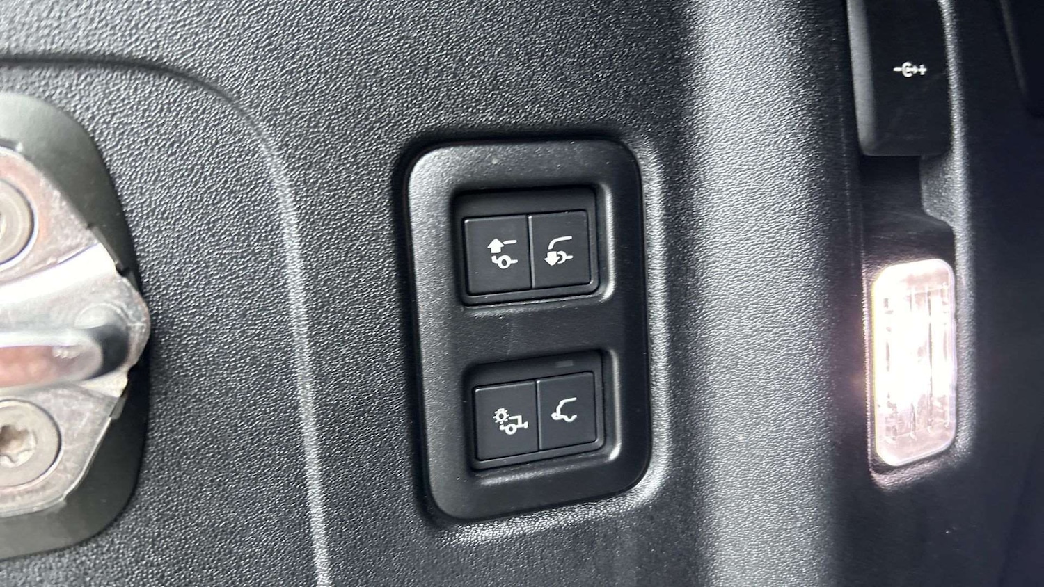 Used Land Rover Defender 2023 for sale - 77257332: Photo 27