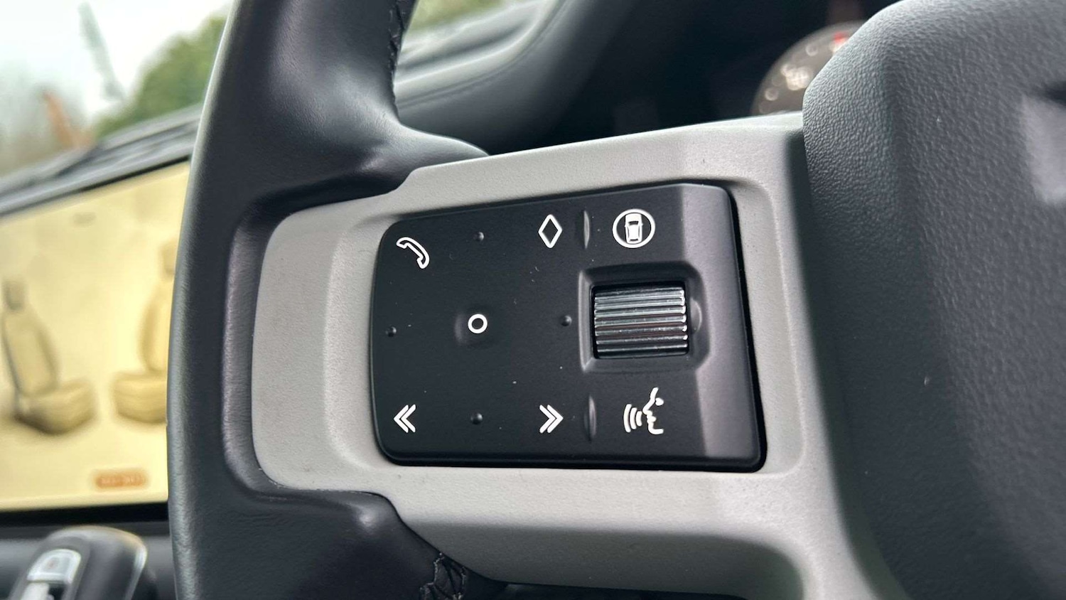 Used Land Rover Defender 2023 for sale - 77257332: Photo 34