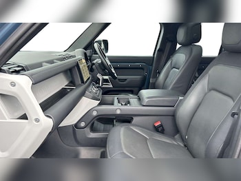 Used Land Rover Defender 2023 for sale - 77257332: Photo