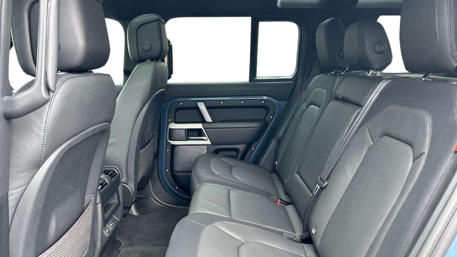 Used Land Rover Defender 2023 for sale - 77257332: Photo 4