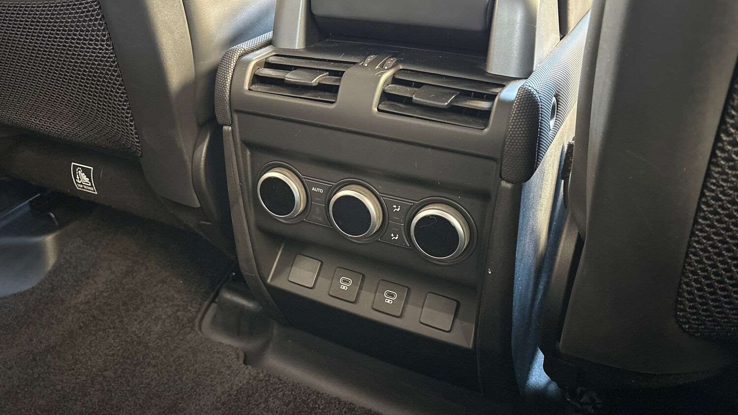 Used Land Rover Defender 2024 for sale - 77674590: Photo 18