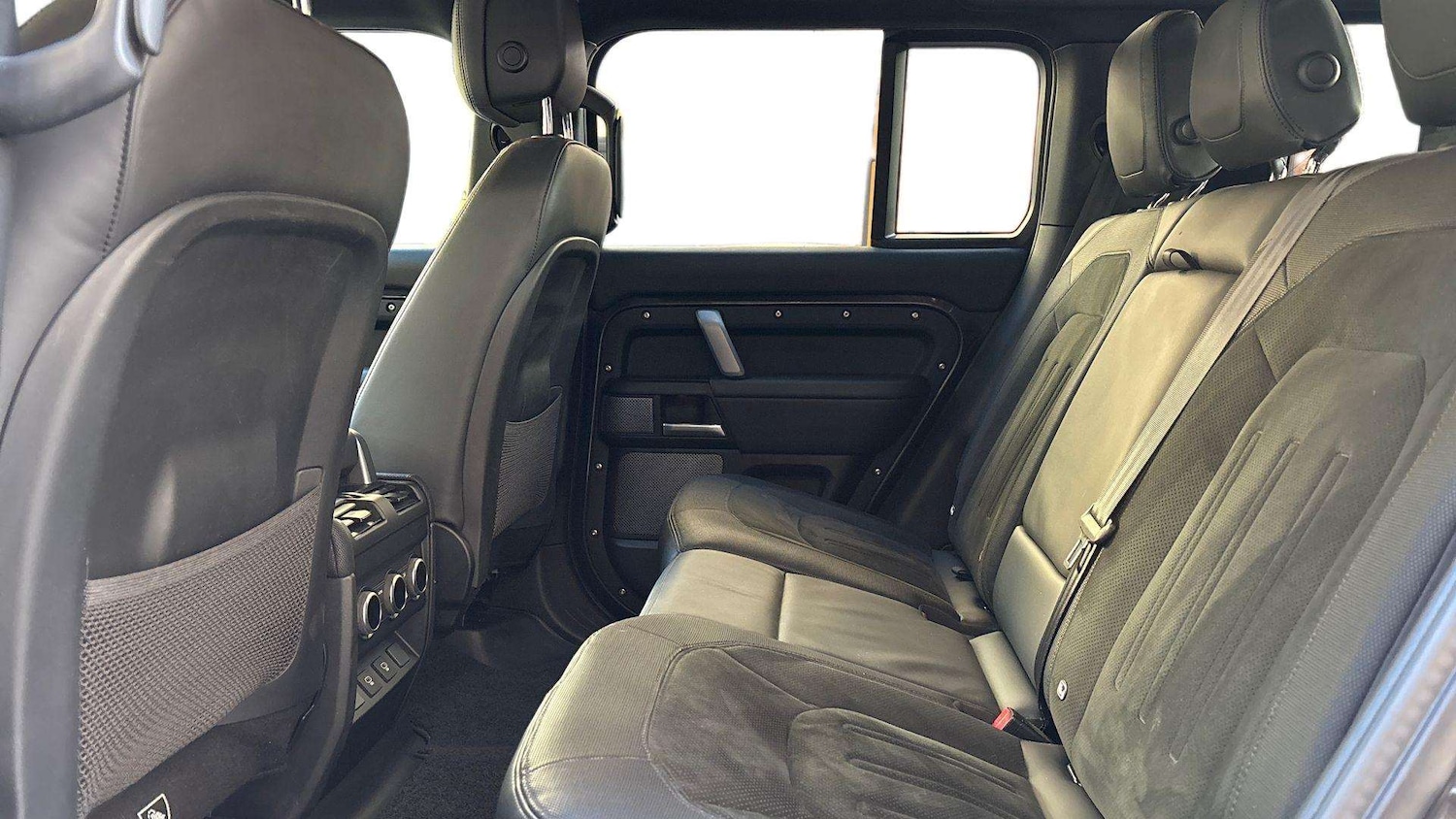 Used Land Rover Defender 2024 for sale - 77674590: Photo 4