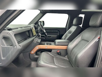 Used Land Rover Defender 2023 for sale - 78233915: Photo