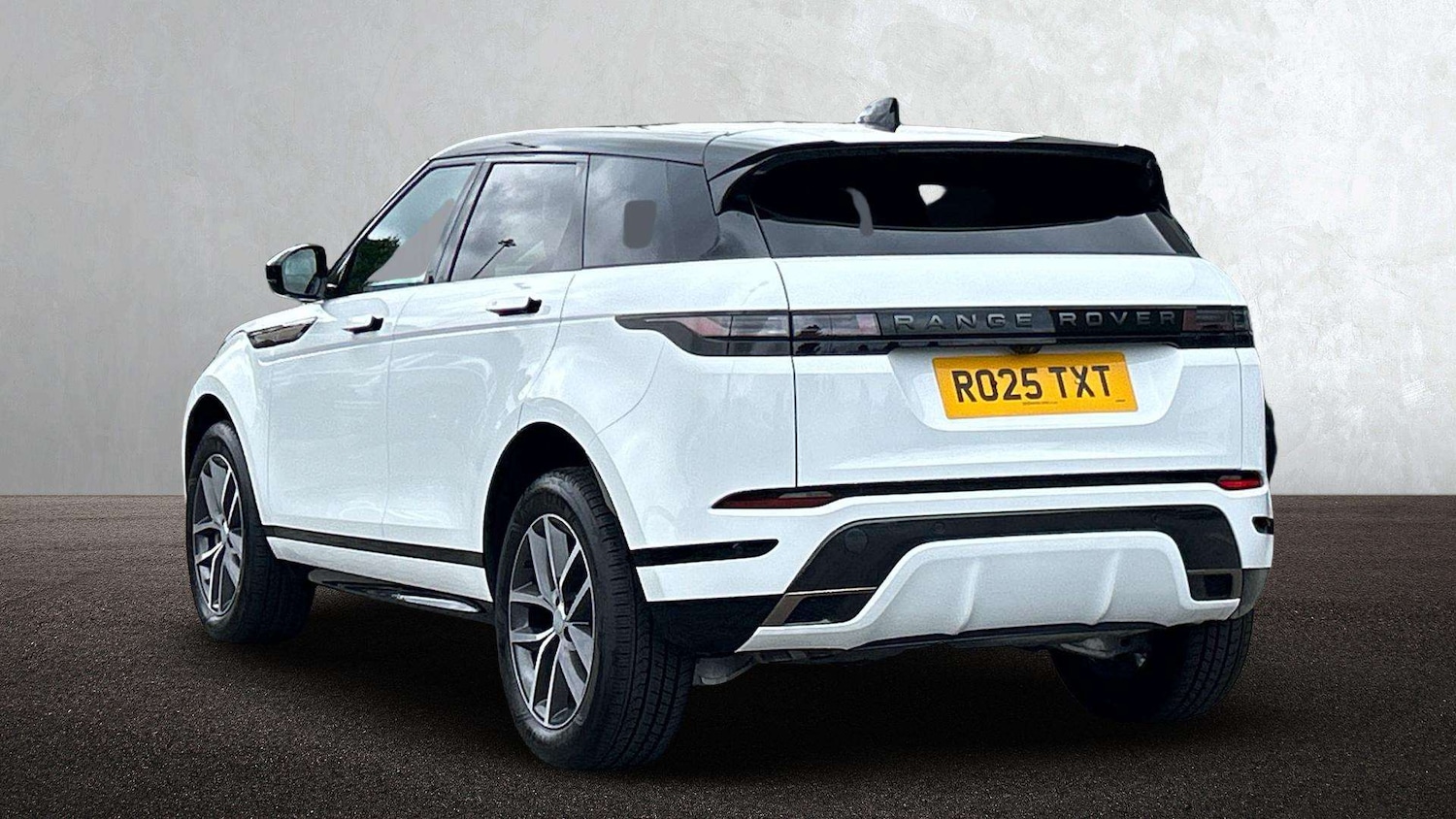 Used Land Rover Range Rover Evoque 2025 for sale - 76460111: Photo 2