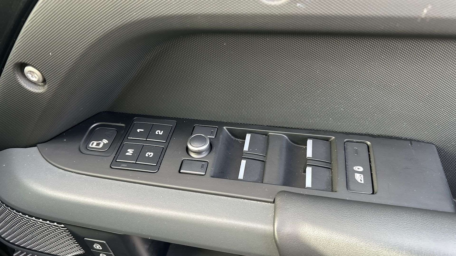 Used Land Rover Defender 2020 for sale - 77995786: Photo 25