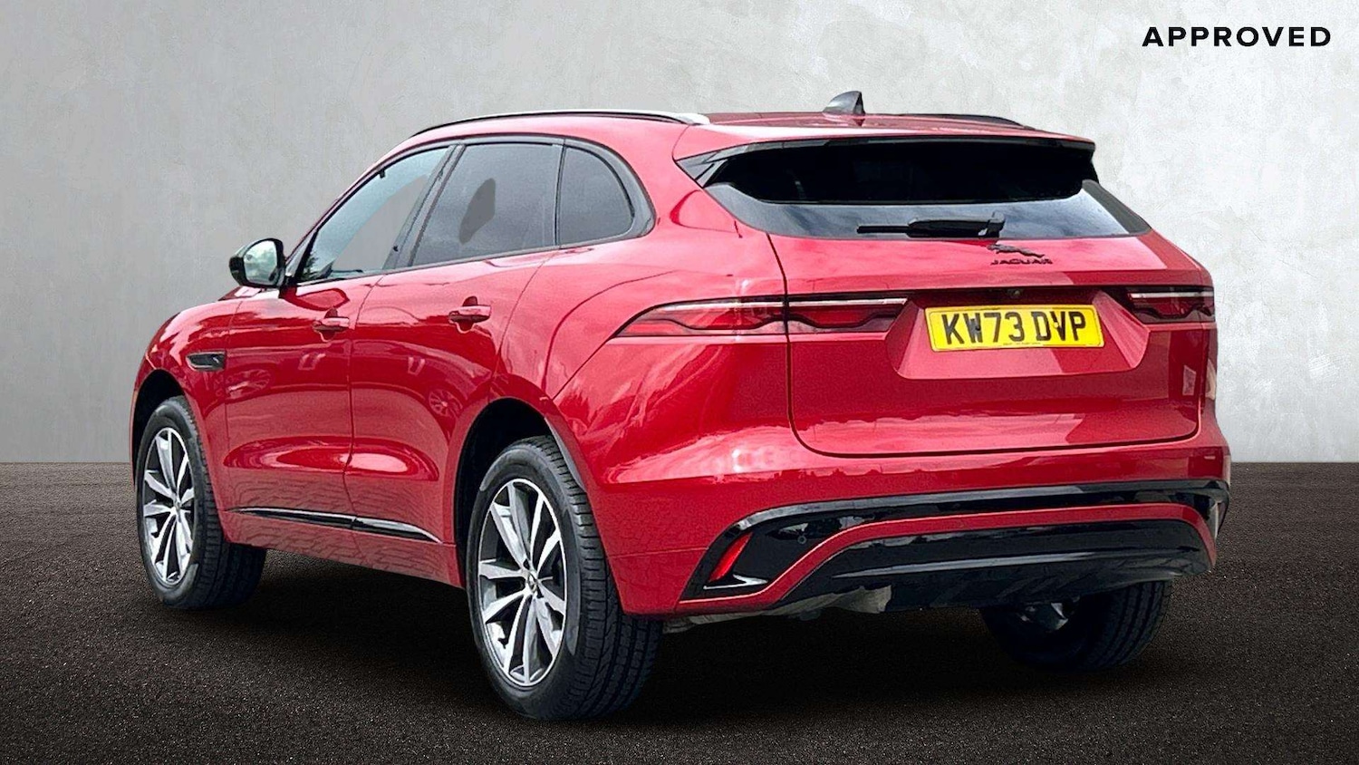 Used Jaguar F-Pace 2023 for sale - 76460491: Photo 2