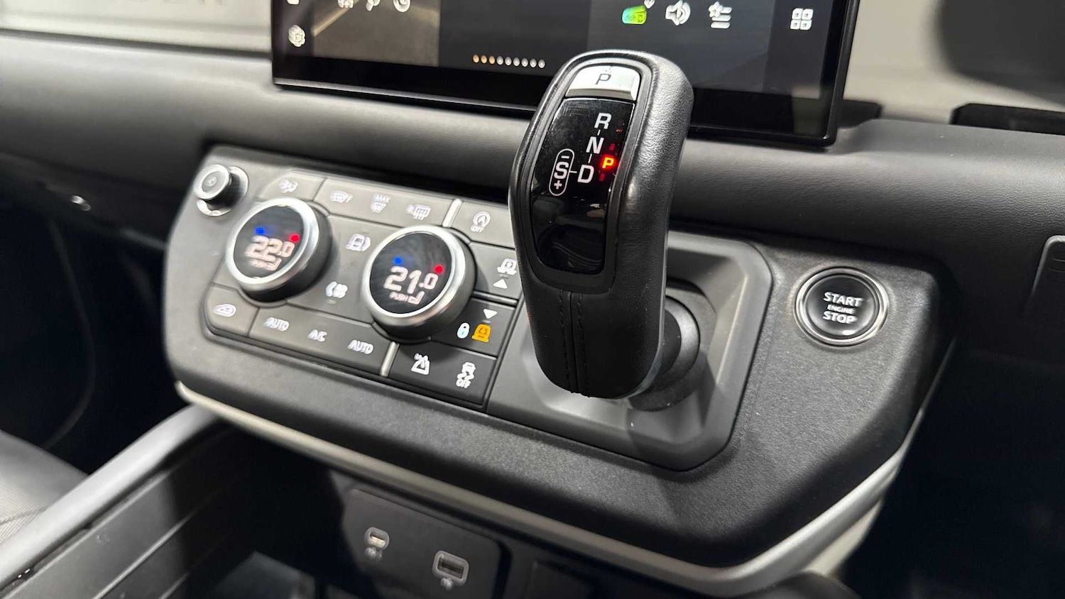 Used Land Rover Defender 2023 for sale - 76459940: Photo 13