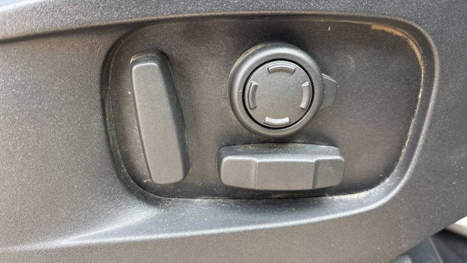 Used Land Rover Defender 2023 for sale - 76459940: Photo 25