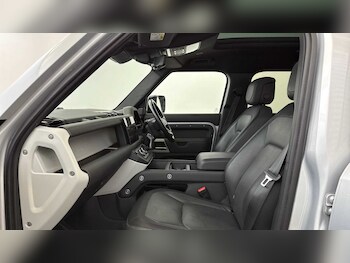 Used Land Rover Defender 2023 for sale - 76459940: Photo