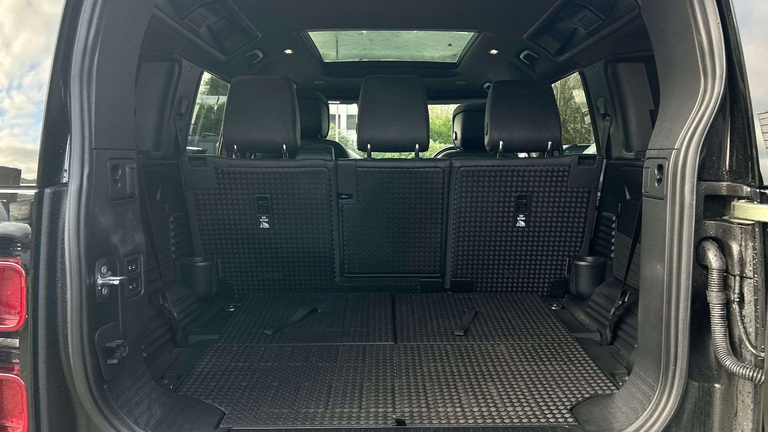 Used Land Rover Defender 2024 for sale - 76746018: Photo 10