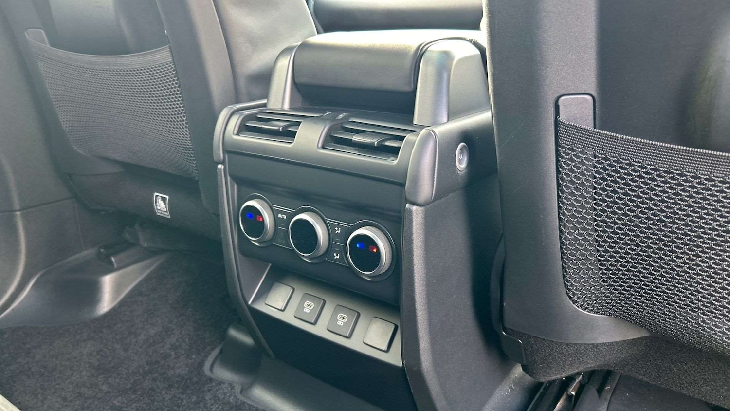 Used Land Rover Defender 2024 for sale - 76746018: Photo 18