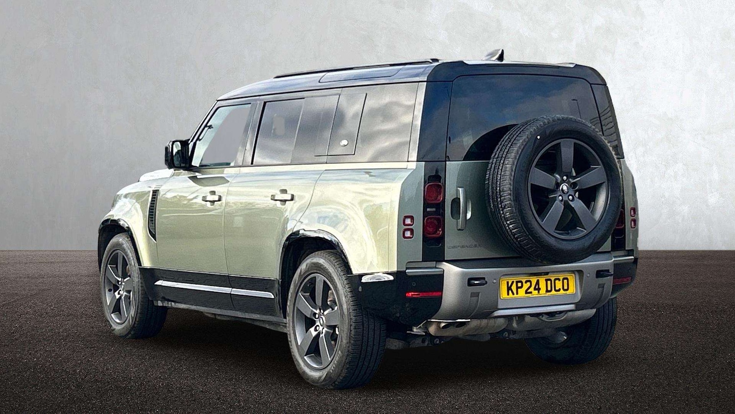 Used Land Rover Defender 2024 for sale - 76746018: Photo 2