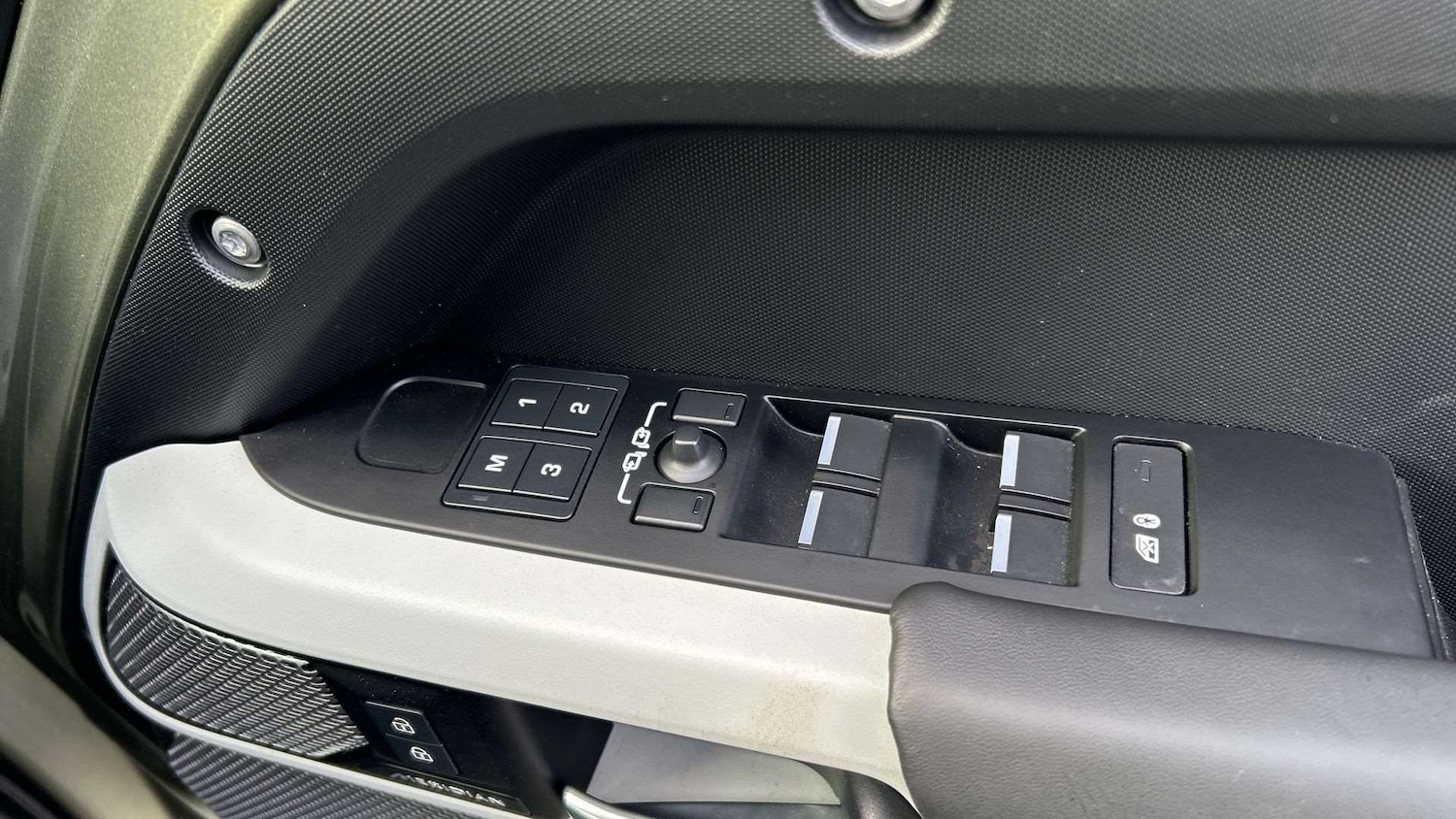 Used Land Rover Defender 2024 for sale - 76746018: Photo 25