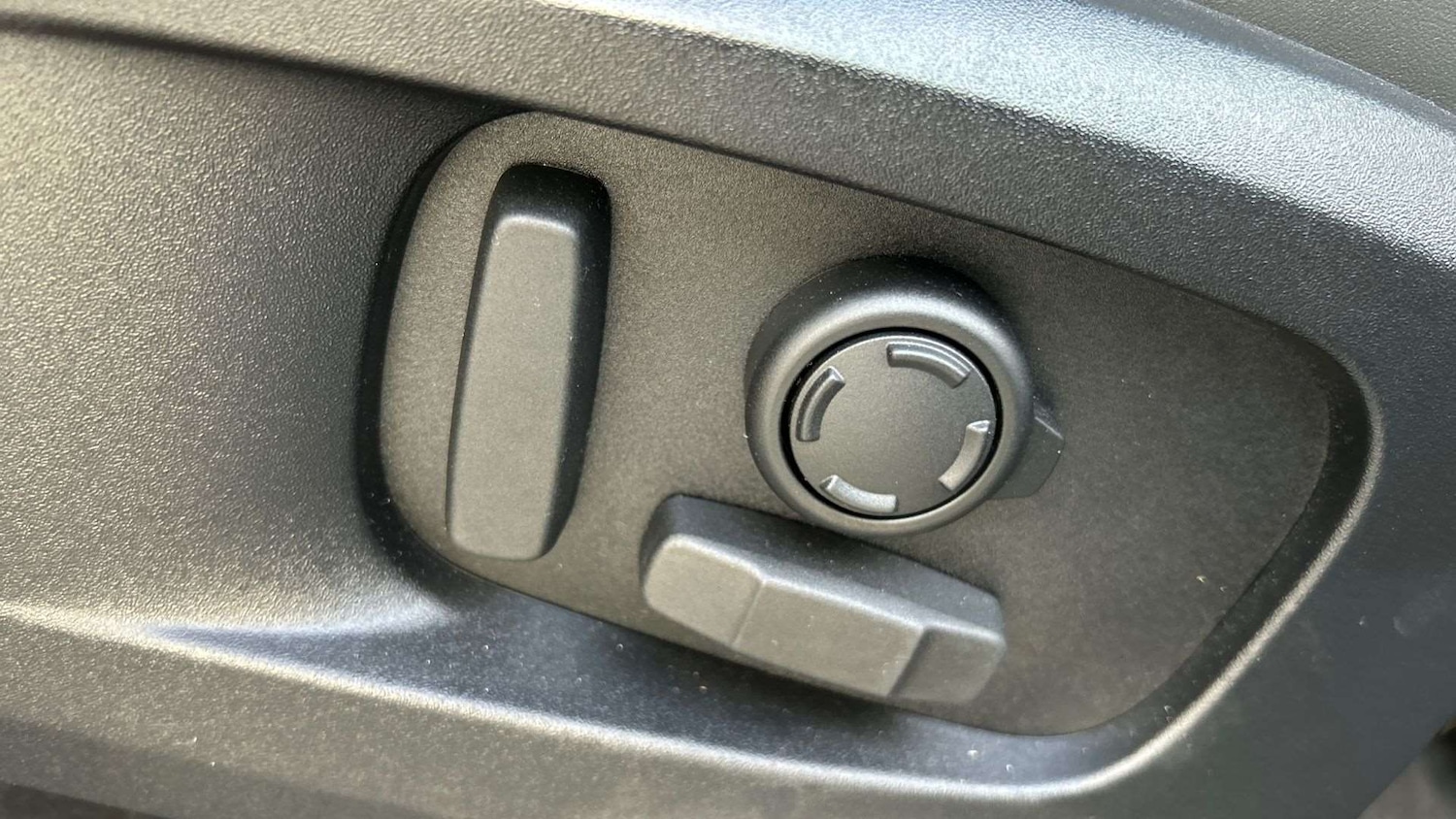 Used Land Rover Defender 2024 for sale - 76746018: Photo 32