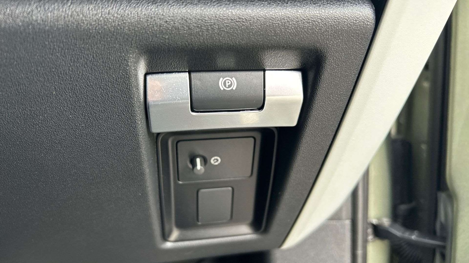 Used Land Rover Defender 2024 for sale - 76746018: Photo 33