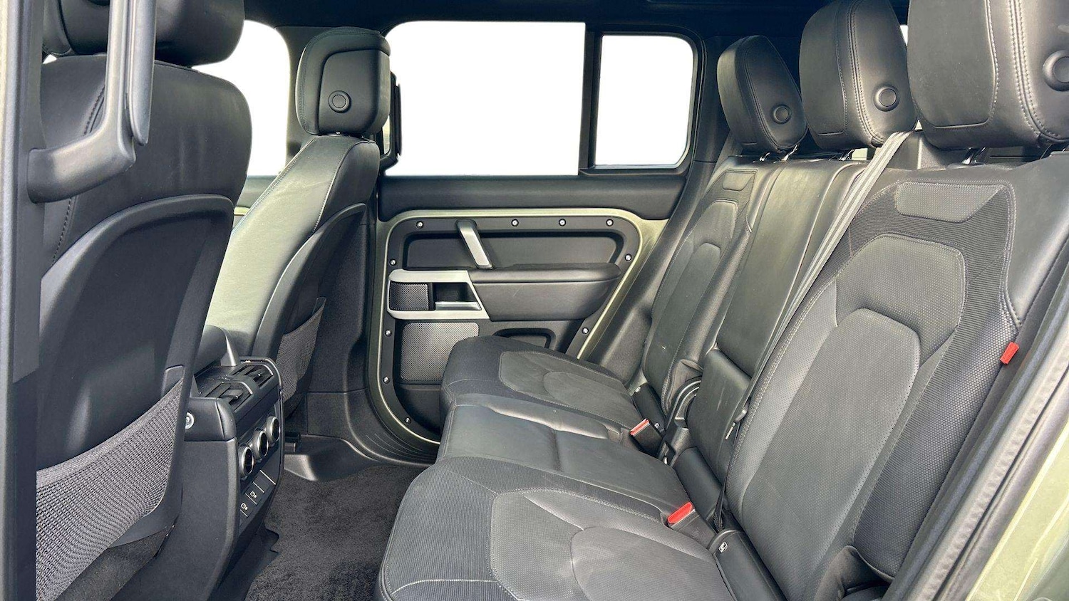 Used Land Rover Defender 2024 for sale - 76746018: Photo 4