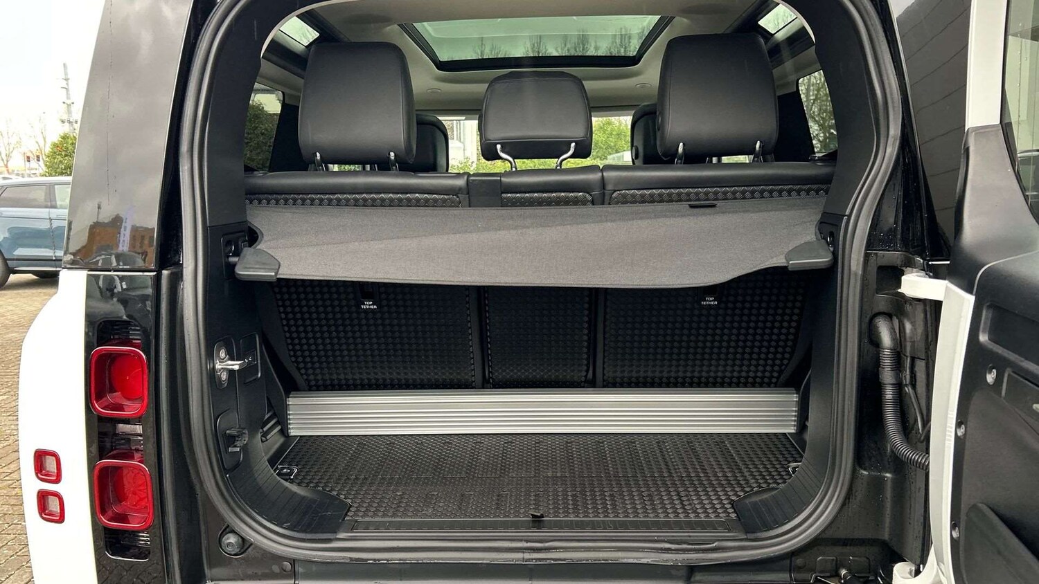 Used Land Rover Defender 2022 for sale - 77648915: Photo 10