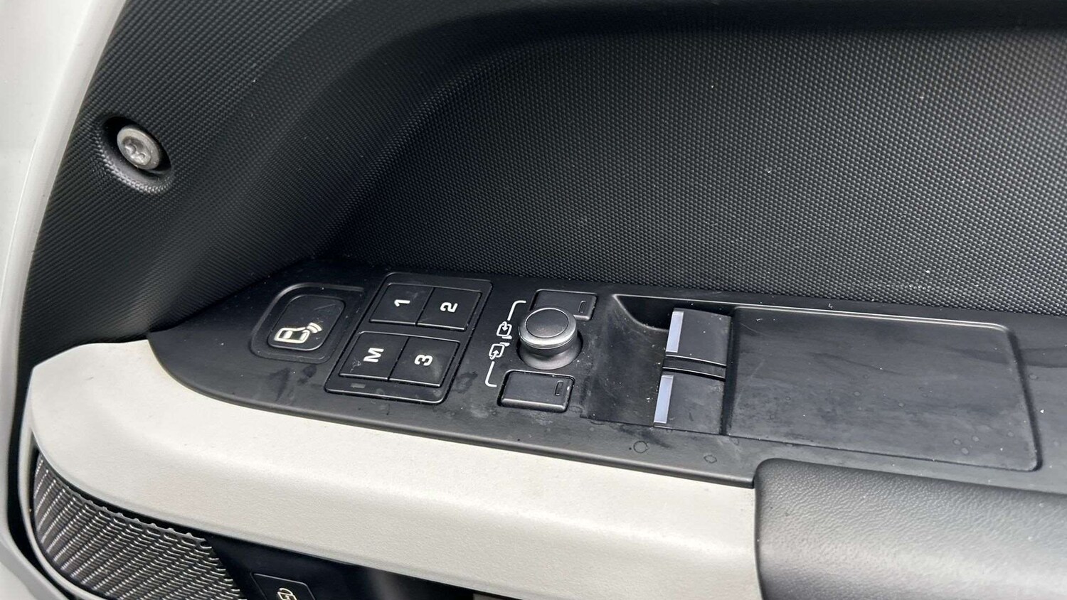 Used Land Rover Defender 2022 for sale - 77648915: Photo 25