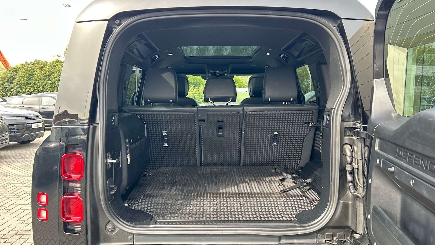 Used Land Rover Defender 2023 for sale - 78208962: Photo 10