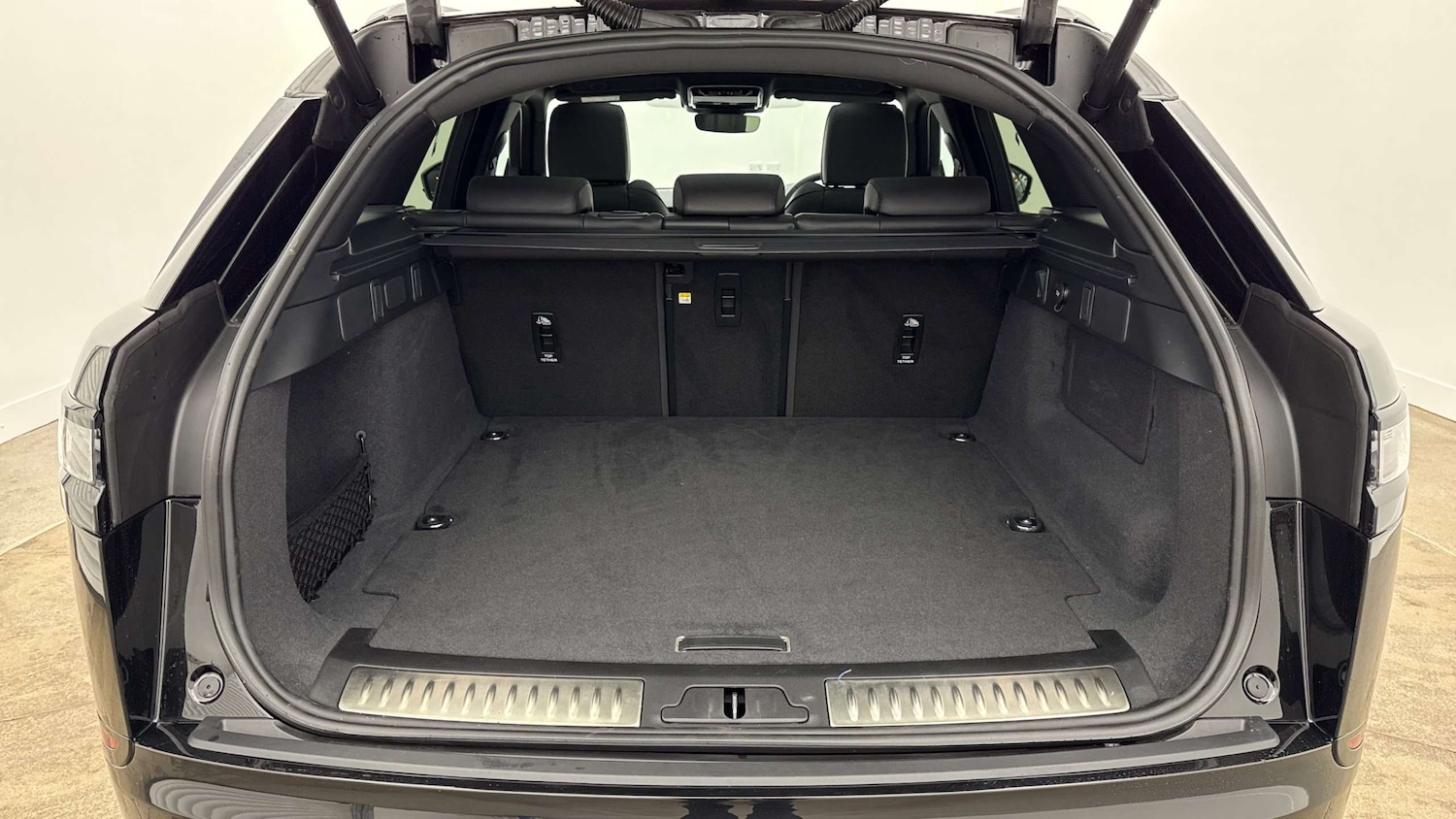 Used Land Rover Range Rover Velar 2024 for sale - 77308386: Photo 10